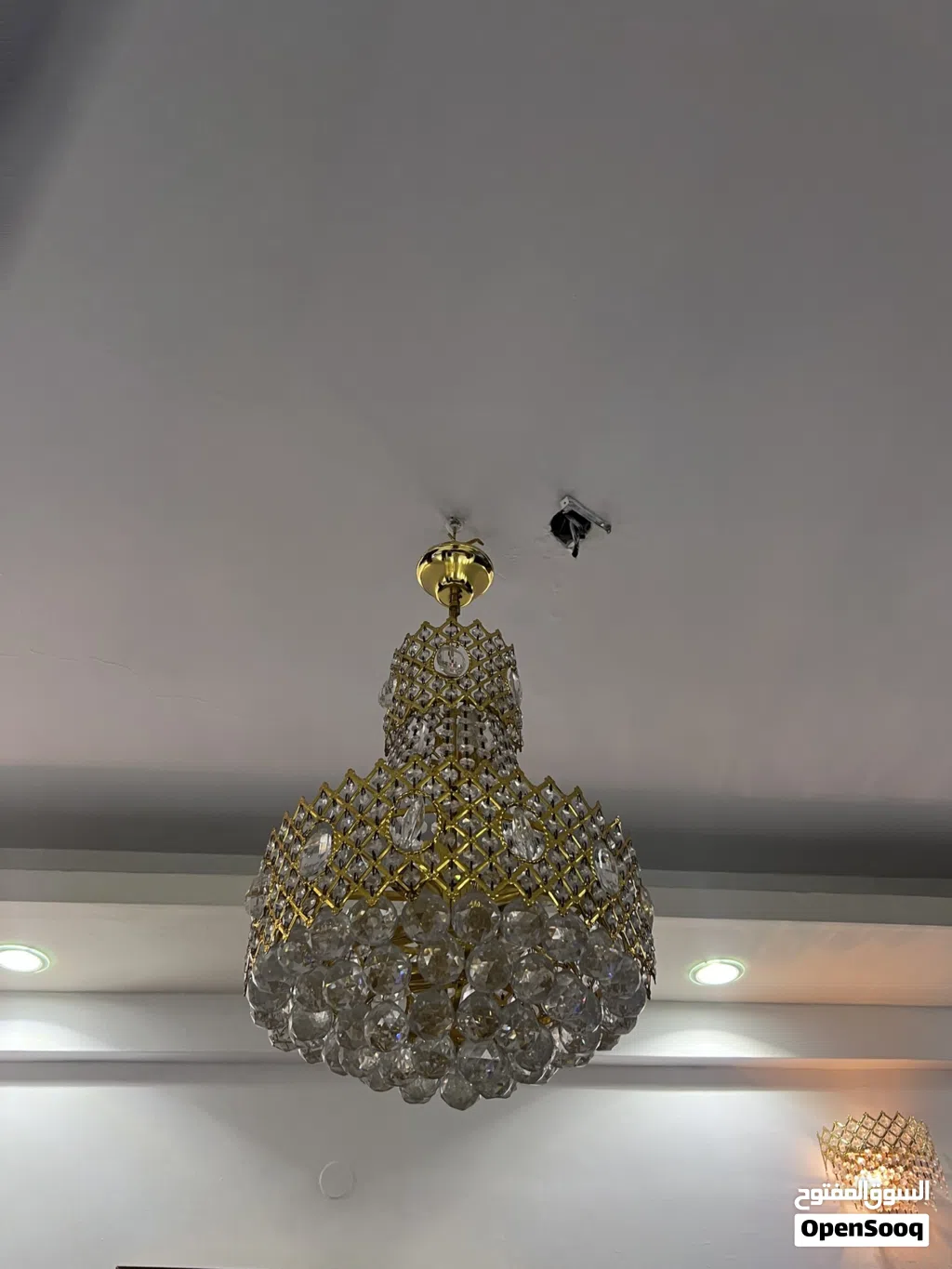 ثريات للبيع
