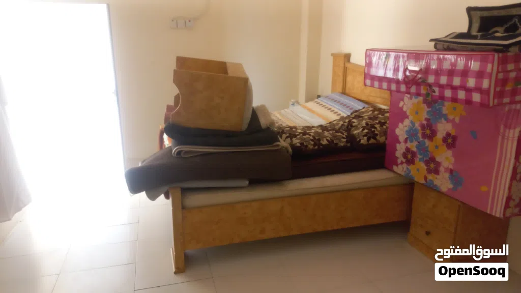 غرف للايجار.. ف الجفنين ع شارع العام خلف محطة شل.. بسعار مناسبه.. لاعمال شركات.. قريب من رسيل الصنا