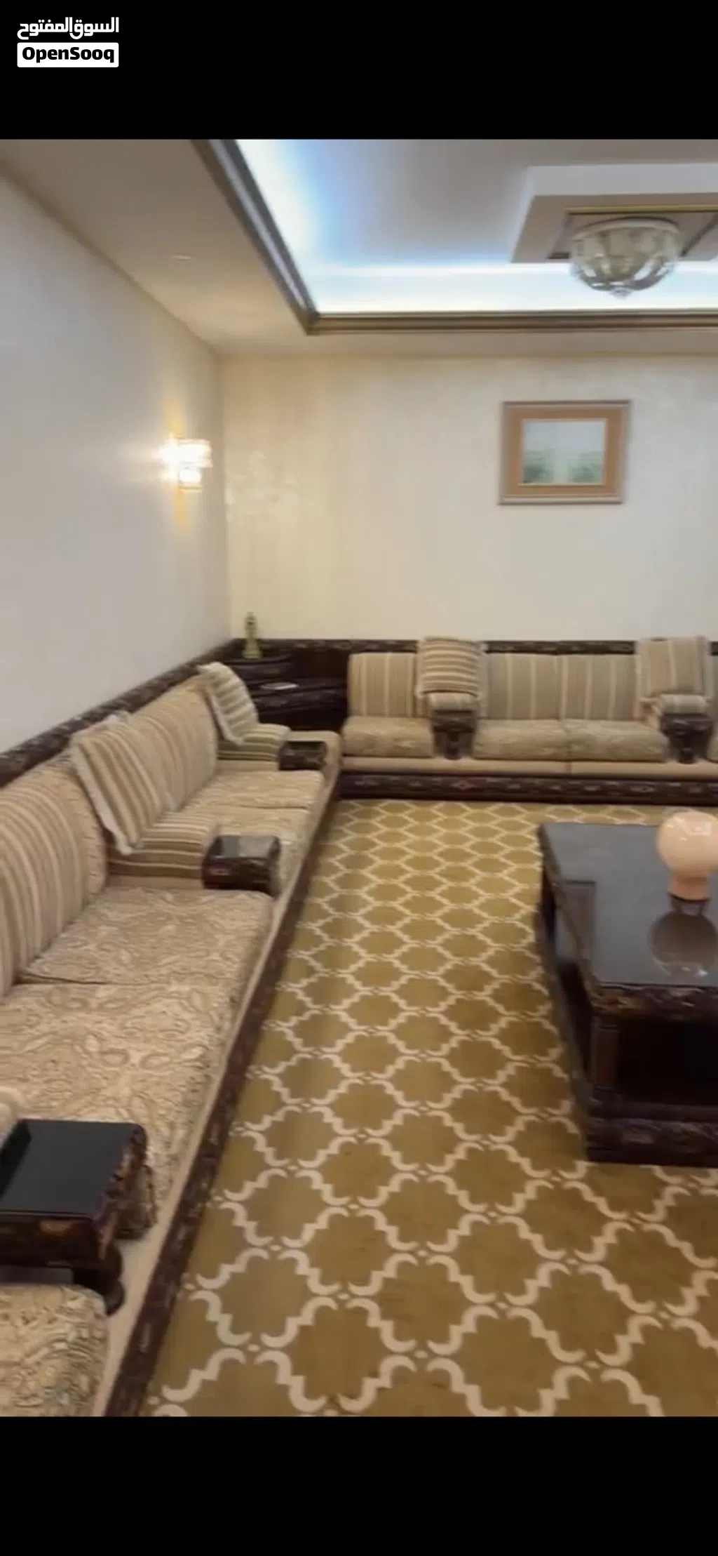 يوجد كنب بحاله الجديد سبب البيع للحاجه