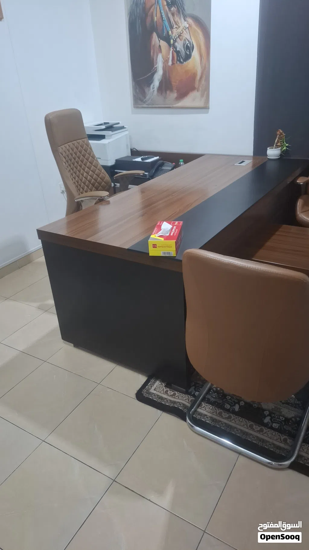 اثاث مكاتب وطاولة اجتماعات مكاتب موظفين