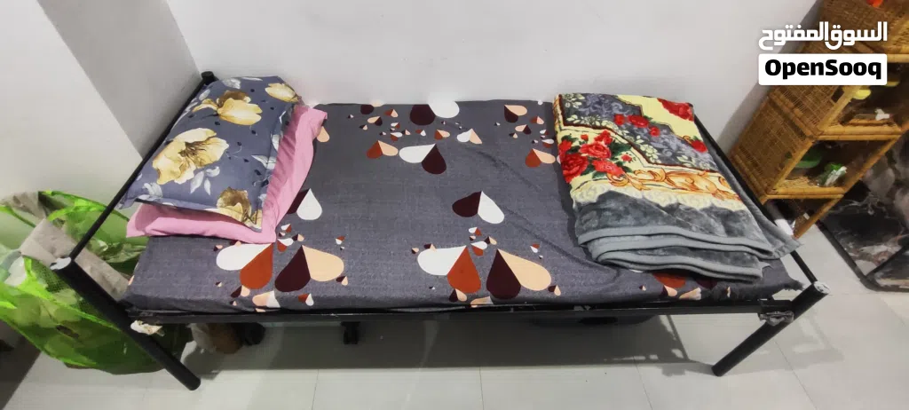 SINGLE BED WITH MATTRESS FOR SALE(100*200)