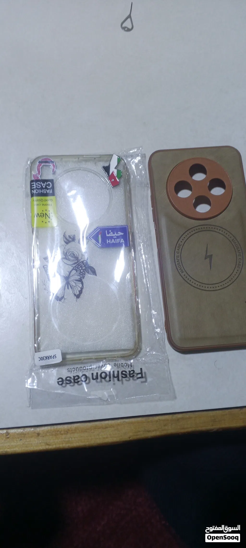 جهاز تكنو 30 C الجيجات 128 جيجا الرامات 12 رام حاله البيع مكسور طرف الشاشه من فوق لا يؤثر على اللمس