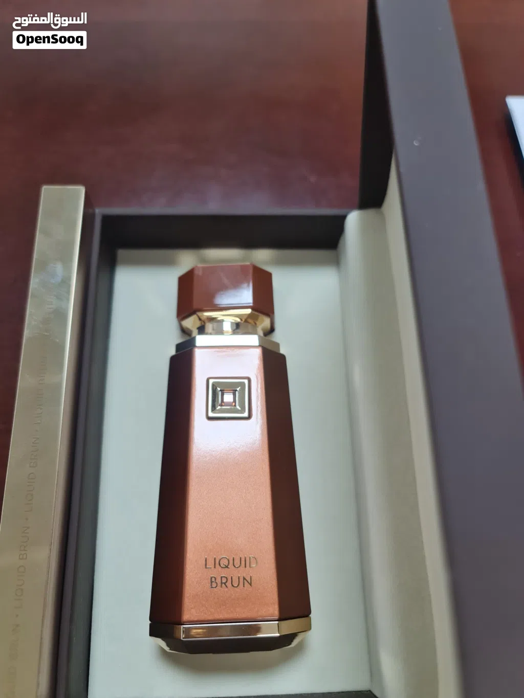 عطر شبه جديد فقط تم استخدام 3 رشات منه وثبات وفوحان يدوم ساعات