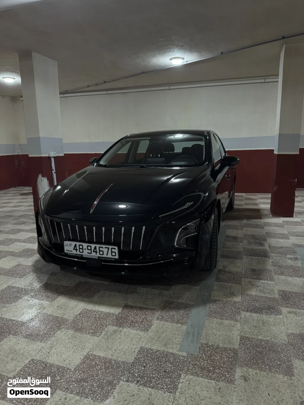 Hongqi E-QM5 Standard