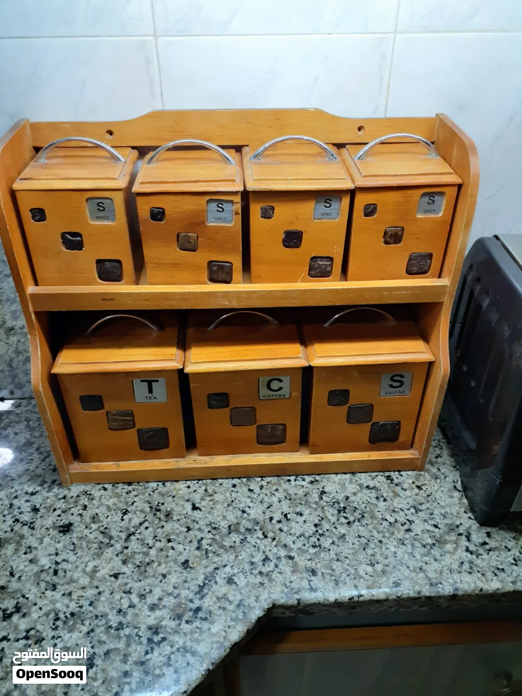 طقم للسكر والشاي والقهوه والبهارات من الخشب 7قطع 3 حم كبير و4حجم وسط مع حمالتهم