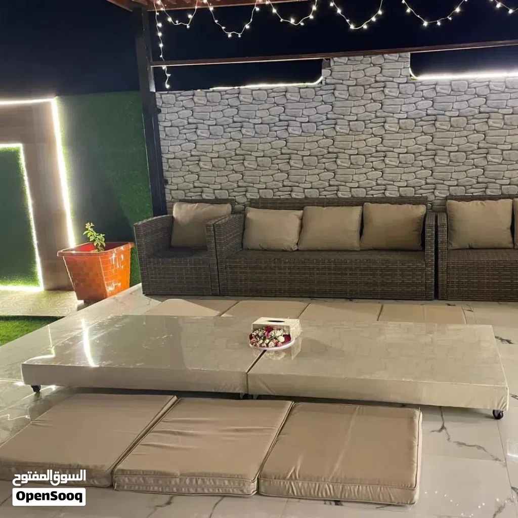 طاولات ارضيه