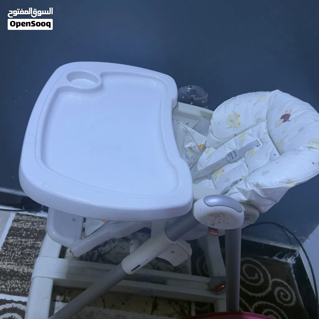 كرسي طعام متحرك للاطفال الرضع