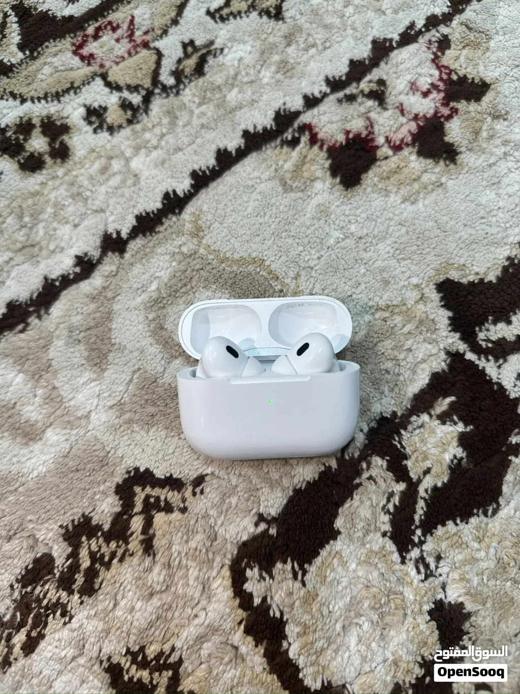 سماعة ابل ايربود برو 1 نظيفه حيل شغاله تمام