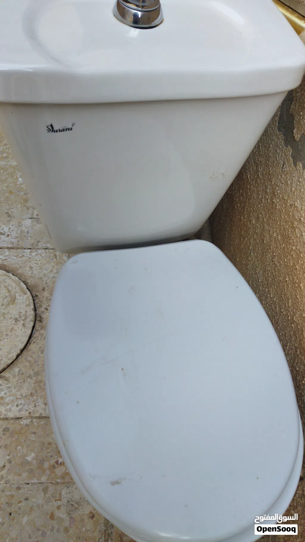 مرحاض ومغسلة مستعملات للبيع لون ابيض