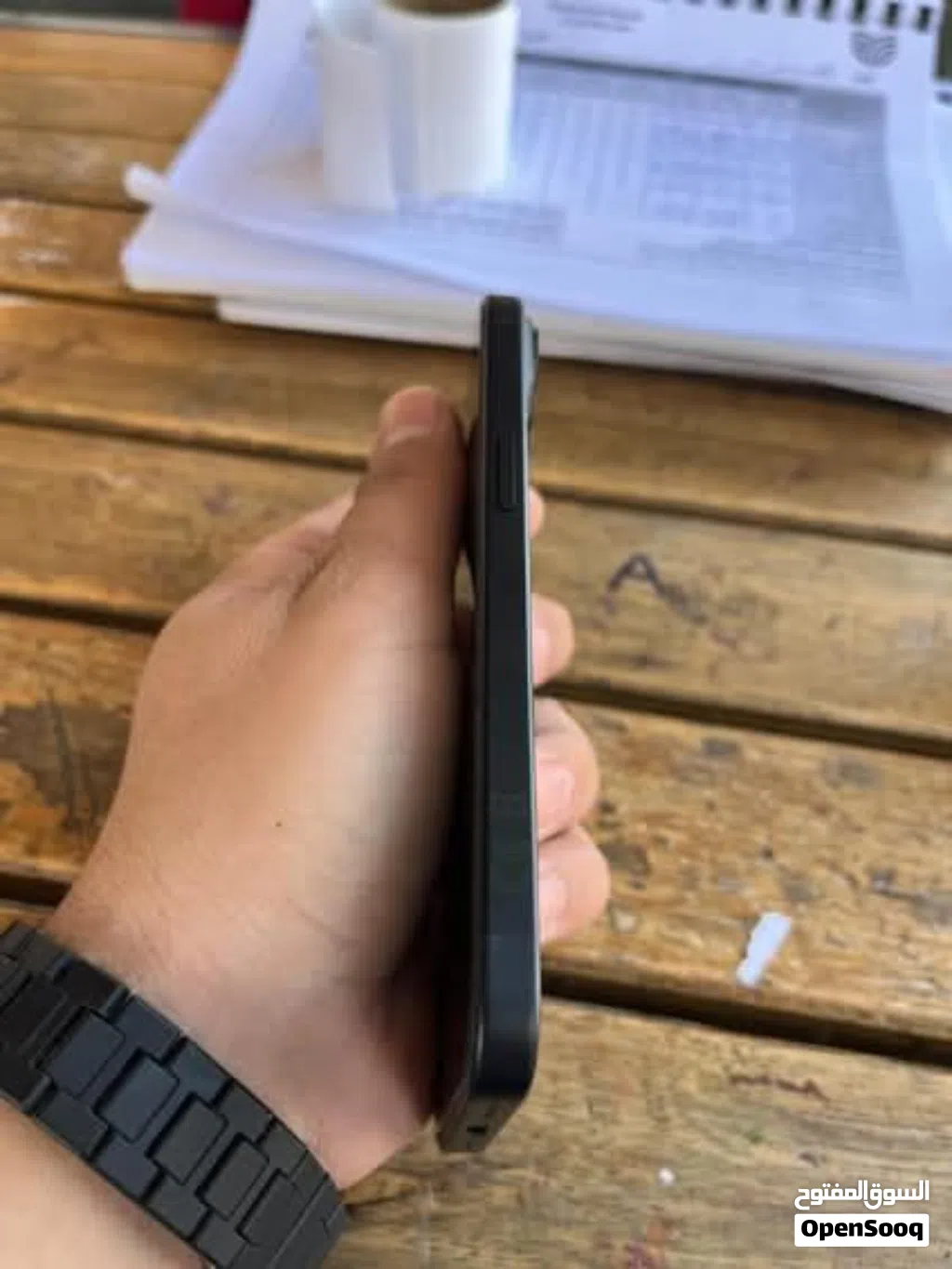 black iphone 15