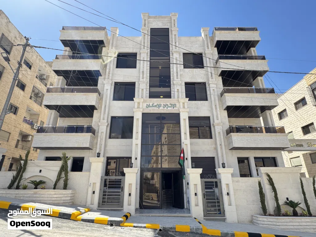 شقة طابق ثاني يسار للبيع في ضاحية الرشيد مساحة 170م بالقرب من دوار اقراء باعلى تشطيبات