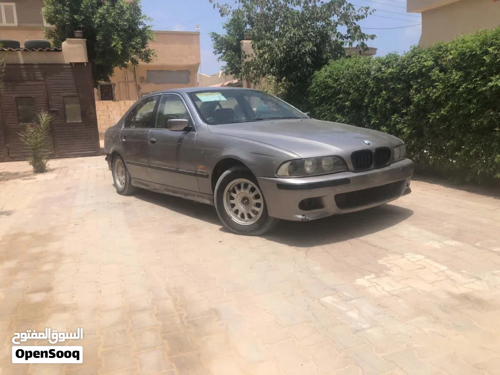 بي ام دبليو الفئة 5 520