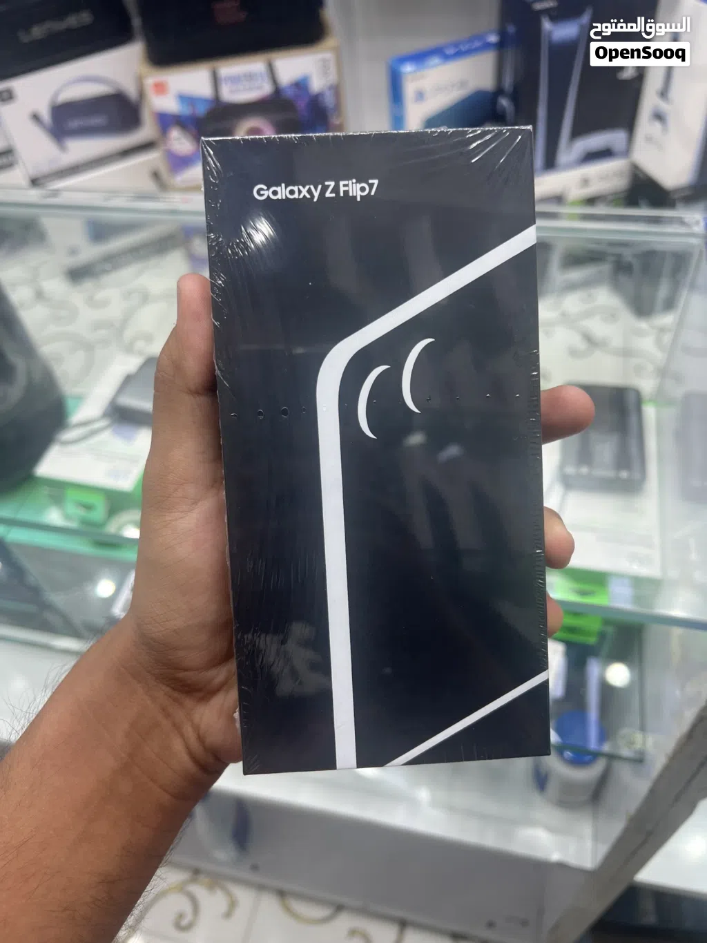 Hello, I have a shop and I buy and sell mobile phones.