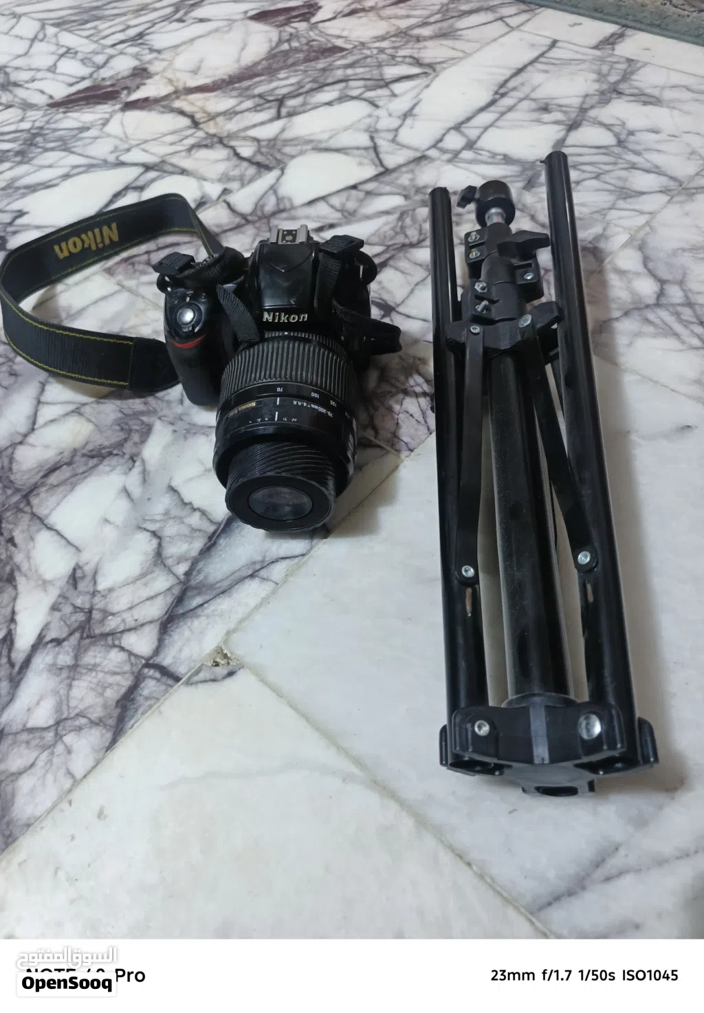 كامرة نيكون D3200 مع ستان نقصها عدسة بس ابيع على وضعها