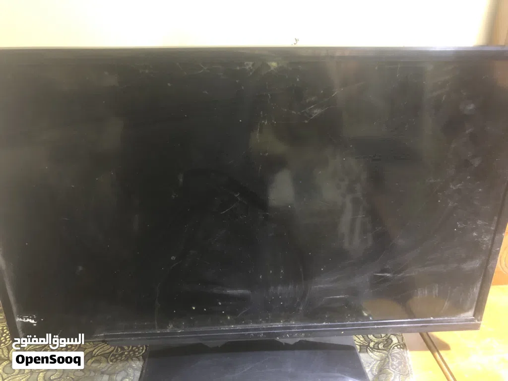تلفزيون ب25 الف tcl مشكلته فقط تصليح ويرجع طبيعي ، شاشة مكسوره ، الحجم والمنافذ كدامكم