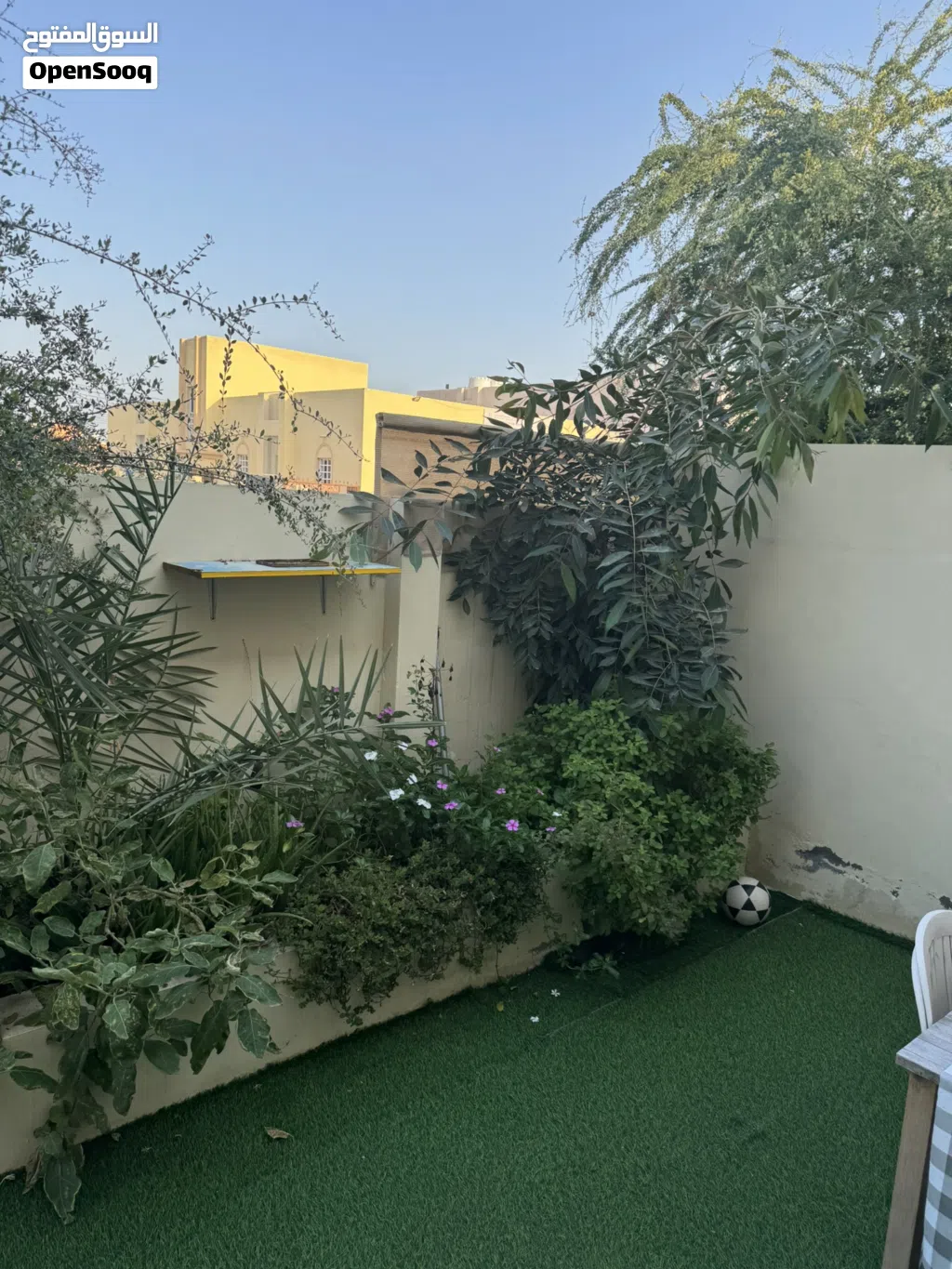 Sharing rooms in well maintained villa for executive bachelors at Falaj al qabail