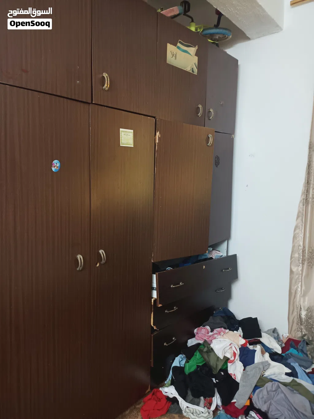 للبيع مكتب وخزانة طابقين تفصيل للبيع المستعجل