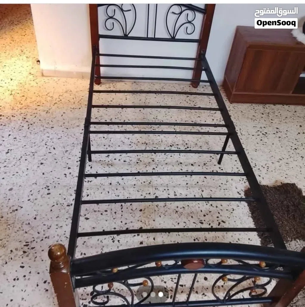سرير حديد شبه وكاله للبيع