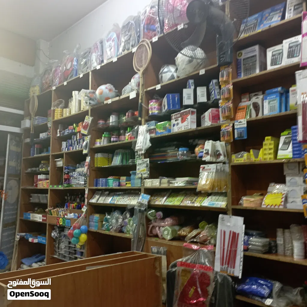 مكتبة للبيع