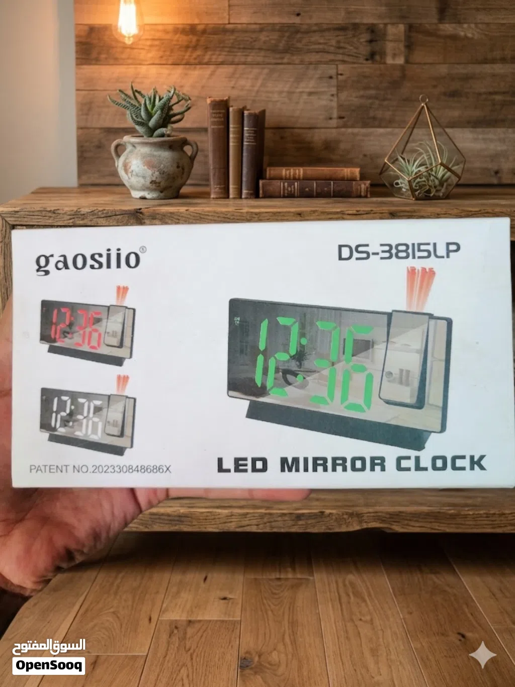 ساعة منبه رقمية مزودة بجهاز عرض LED مقاس 7.8 بوصة مع إمكانية ضبط درجة حرارة العرض بزاوية 180 درجة