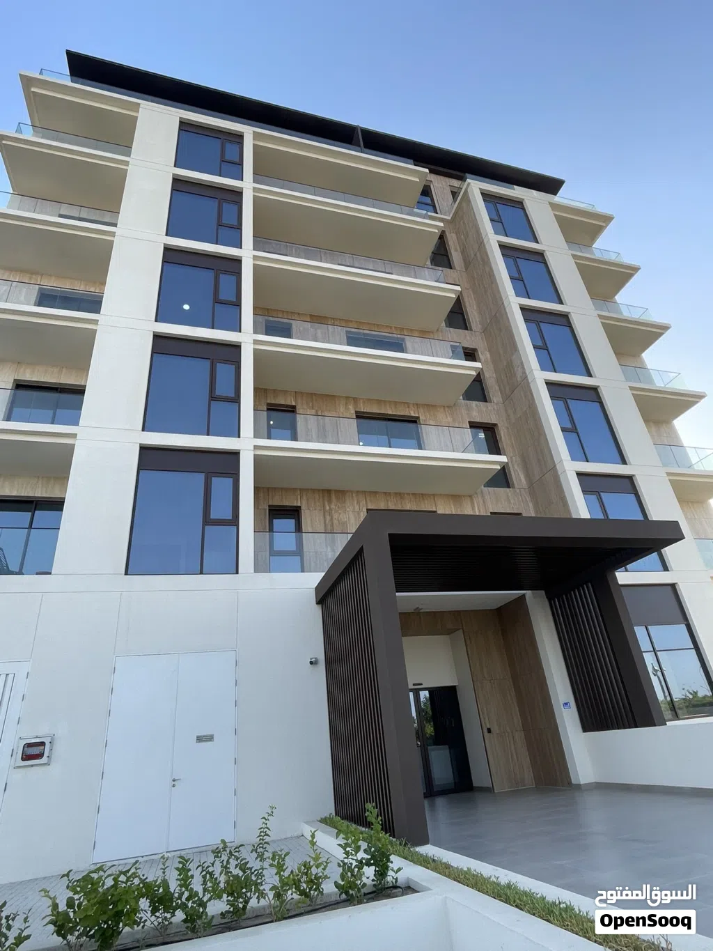 استوديوهات وتاون هاوس للايجار بالموج Studios and Townhouse for rent in Al Mouj