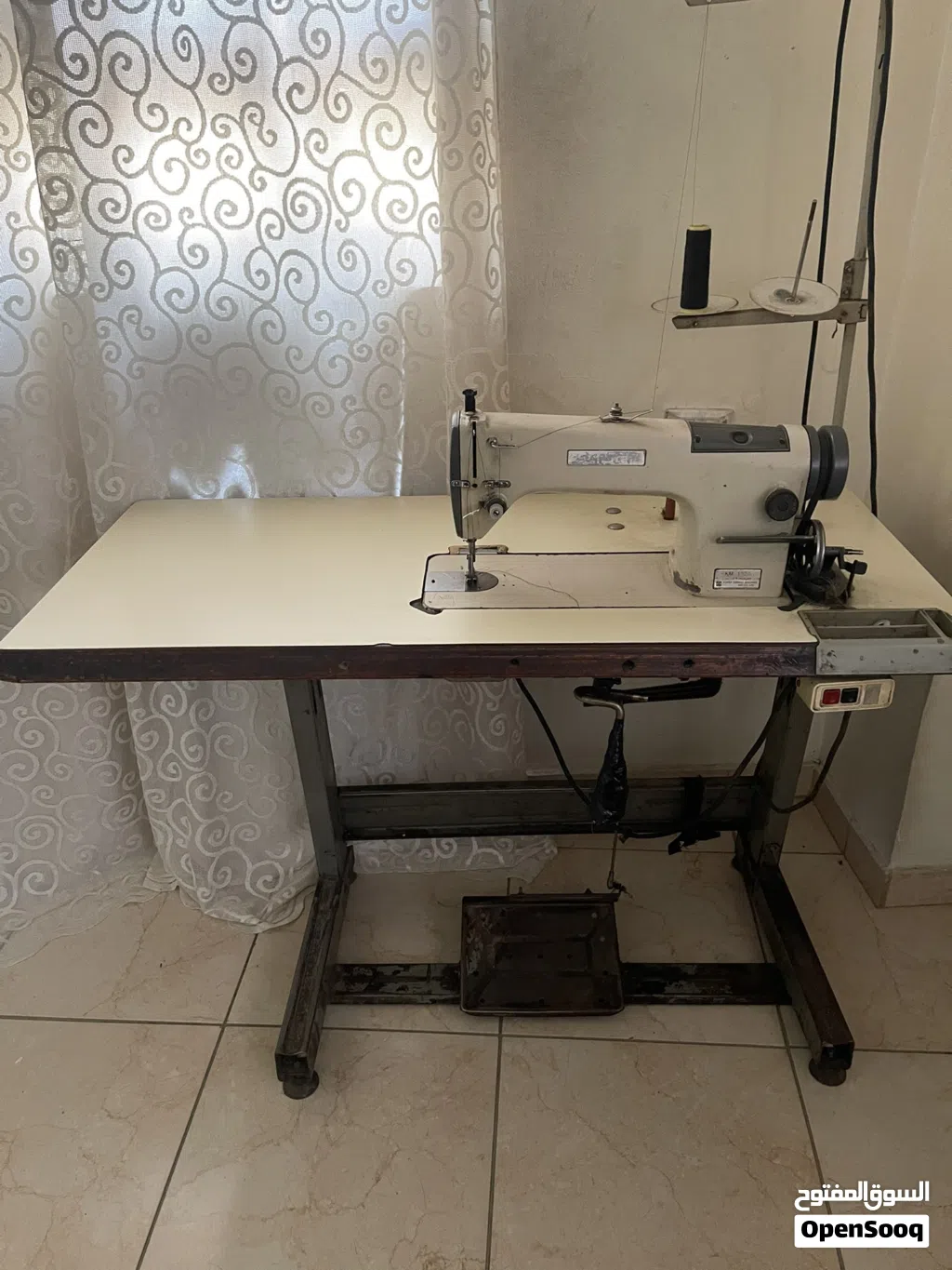 ماكينه خياطه نظيفه مستعمله استعمال خفيف منزلي