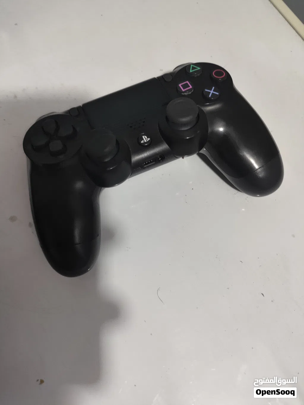 PS4 مستعمل للبيع وجويستيك وقرصين
