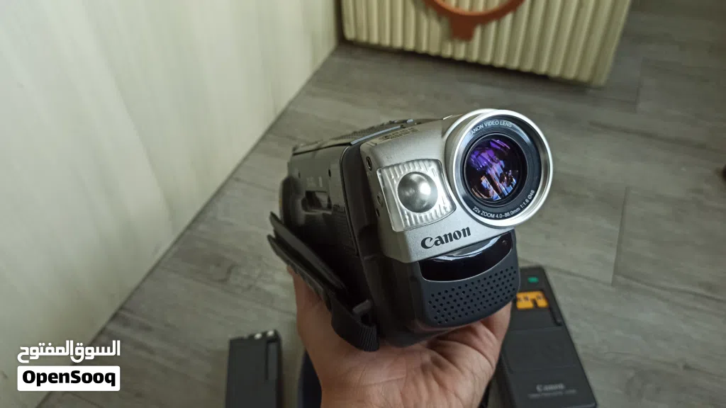 للبيع: كاميرا Canon UC8000 الكلاسيكية - حالة نادرة جداً للمقتنين