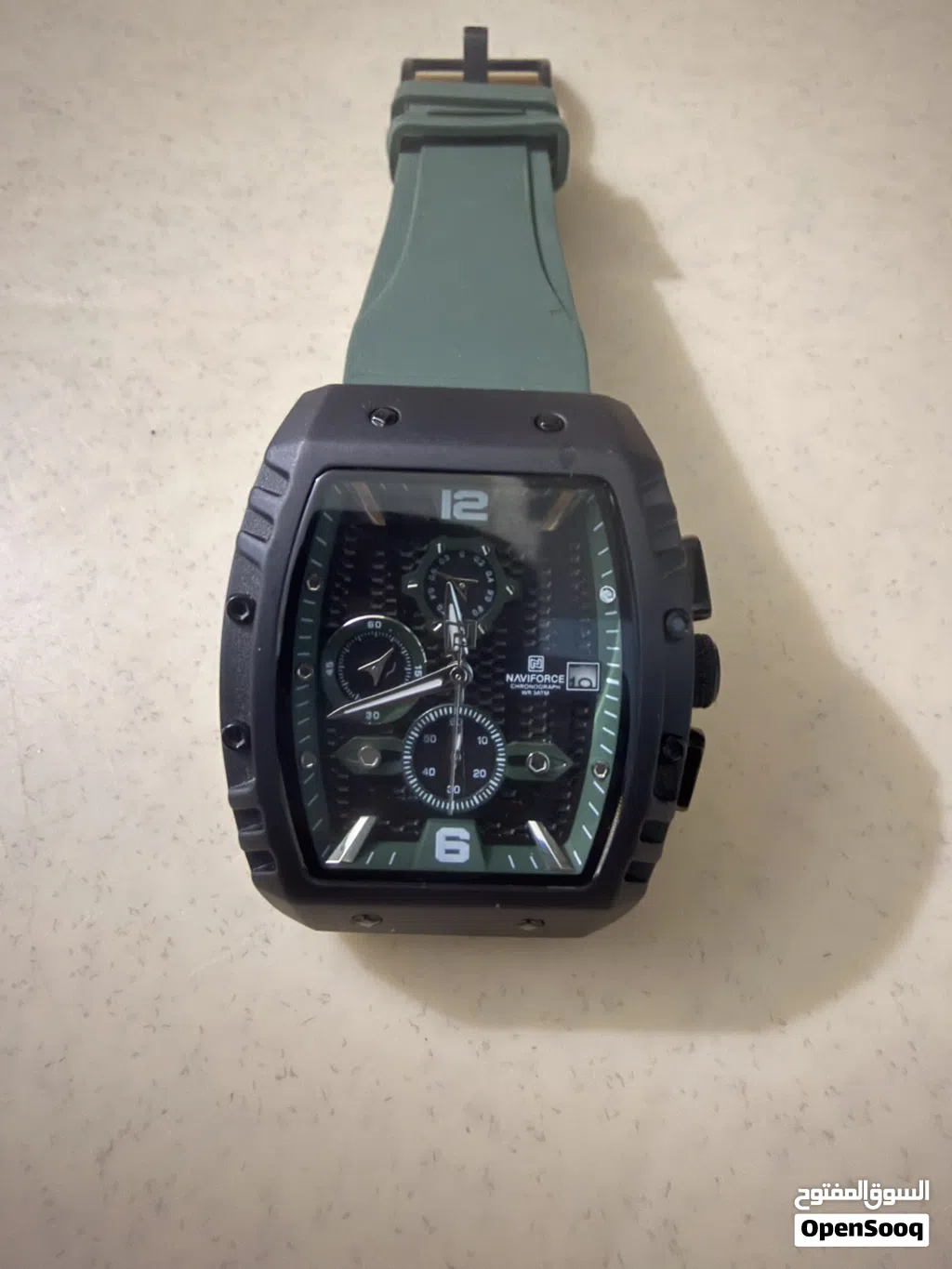 Naviforce NF8025 quartz sport watch