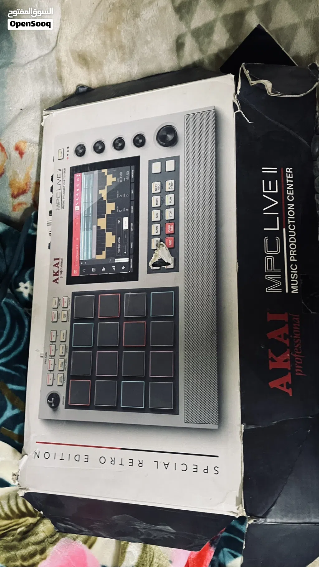 محطة إنتاج موسيقي Akai MPC Live II Retro Edition