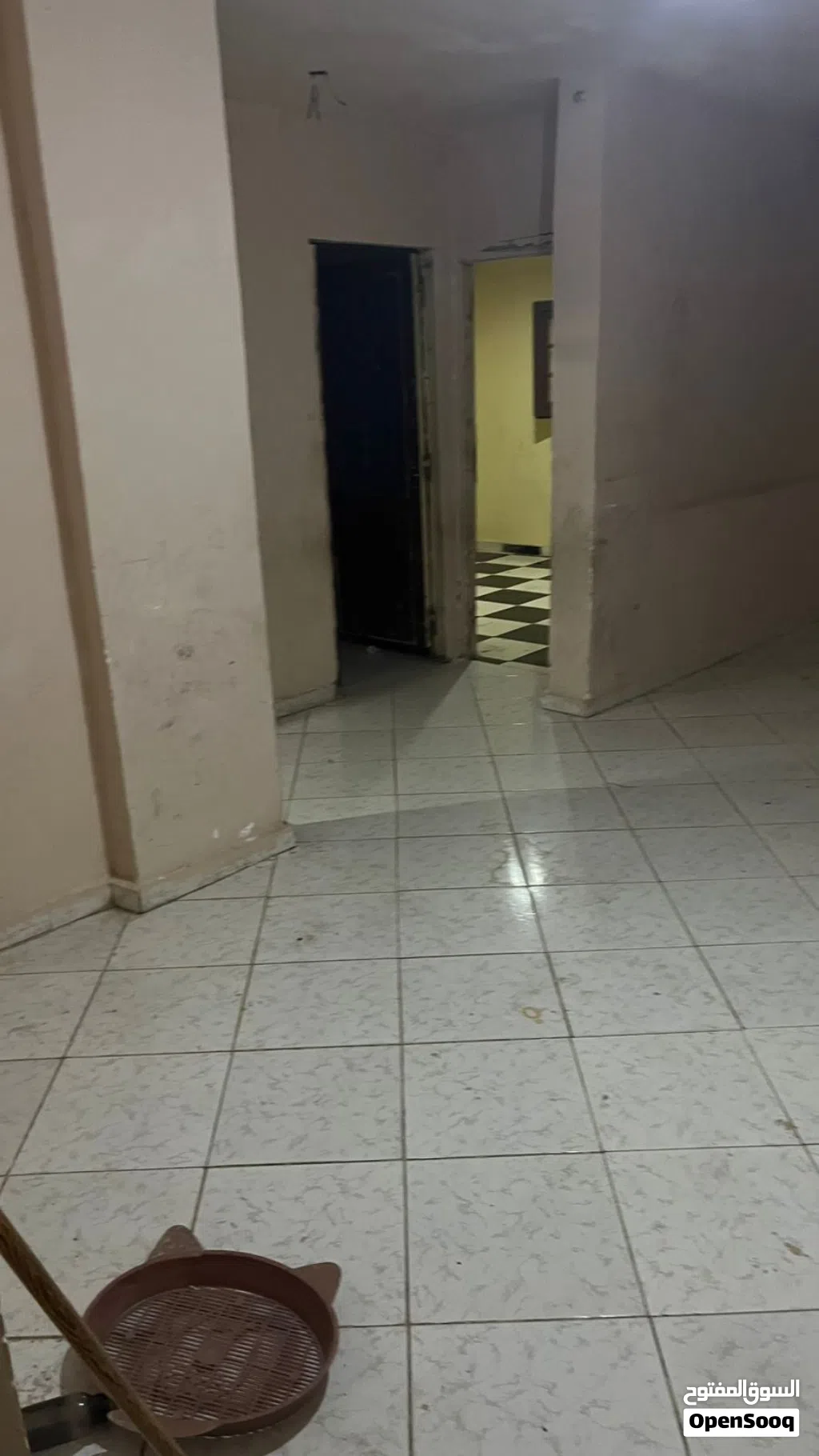 شقه بالعجمي الهانوفيل شارع الرضوان بشارع امام مدرسه شباب المستقبل عقار مسجد بر الوالدين