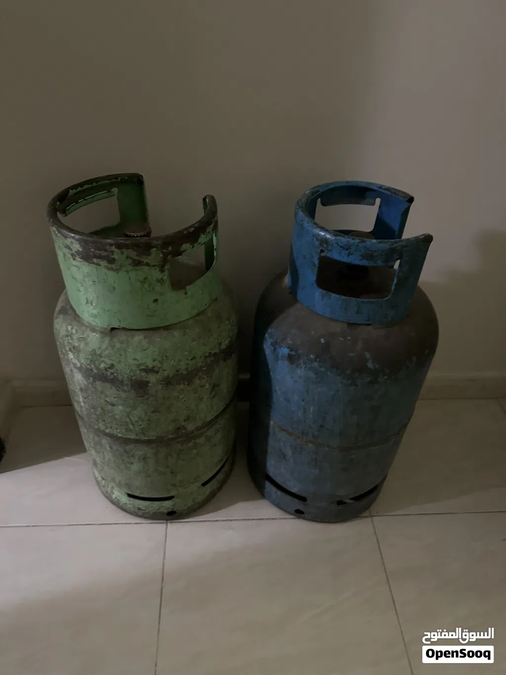 جرتين غاز فاضية للبيع