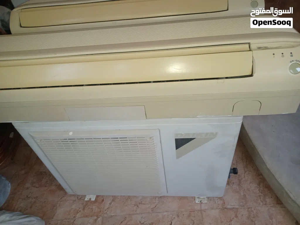DAIKIN 1.5 TON SPLIT AC.