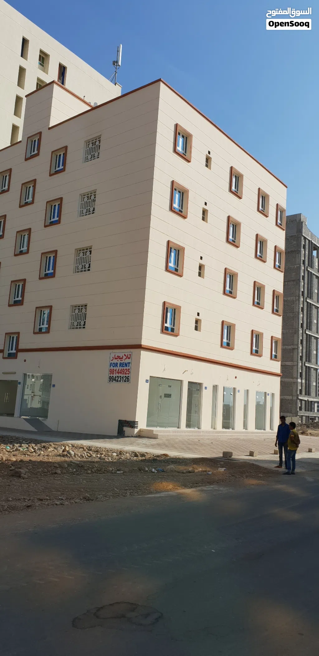 محل تجارية للإيجار العبيلة الجنوبية شارع النزهة بجنب فندق الفلك