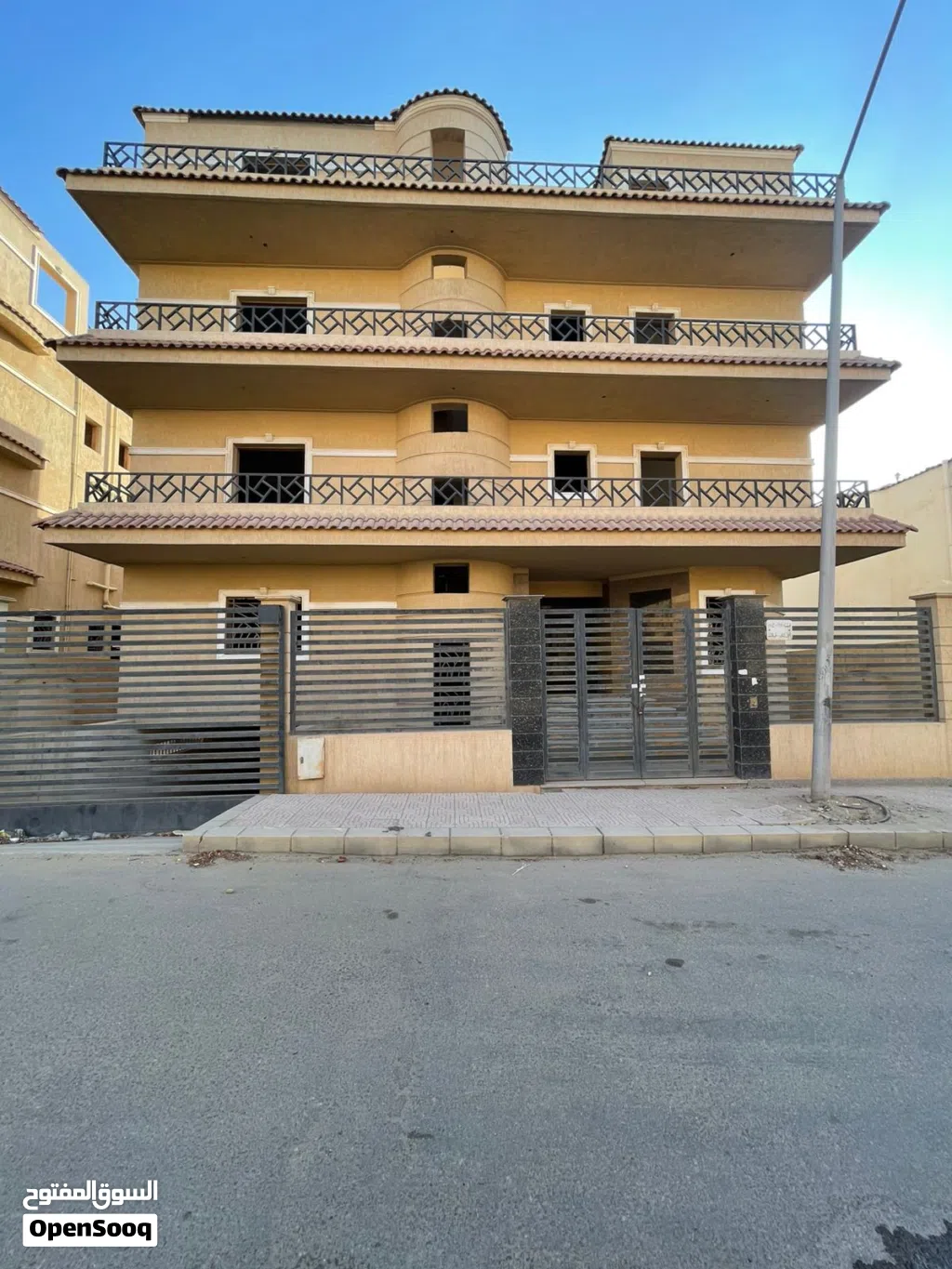 ڤيلا لقطهههه حرفياً للبيع في مدينة الشروق فيلا نص تشطيب في الحي الثاني غرب فيلات المساحه 400م