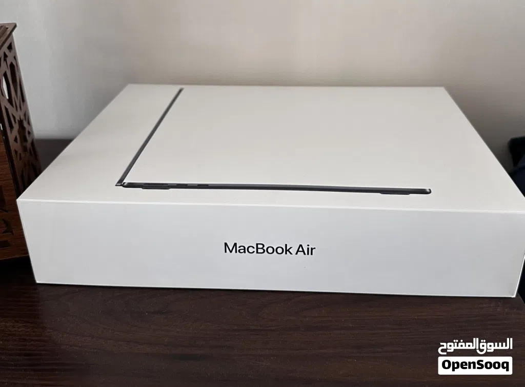 ماك بوك اير جديد بالكرتون Brand new MacBook Air