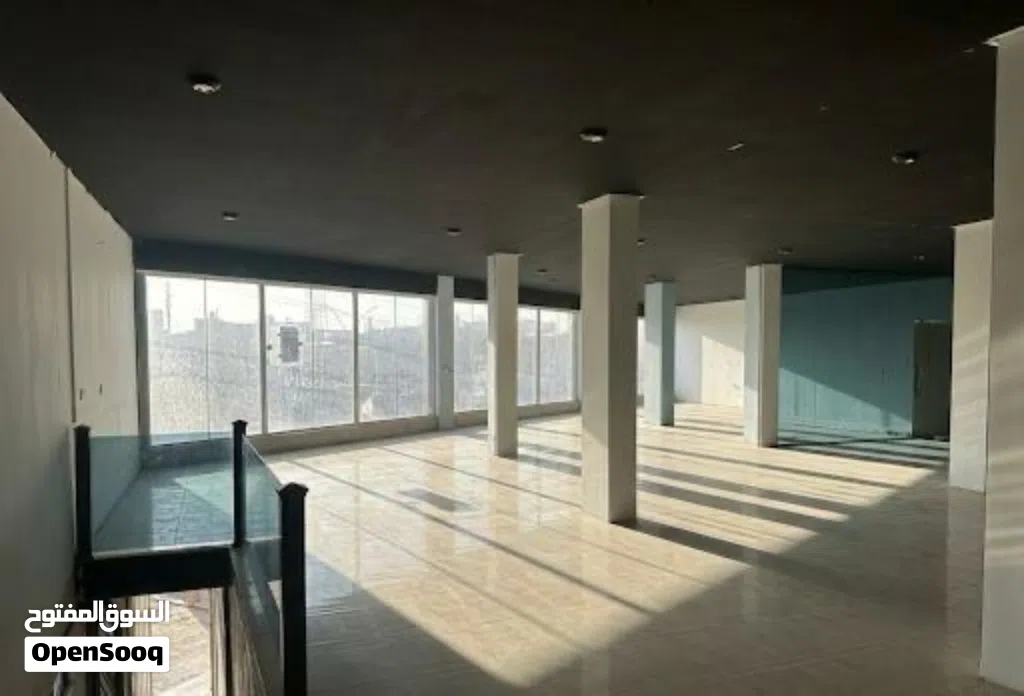 قاعة تجارية طابق أول كامل للأيجار