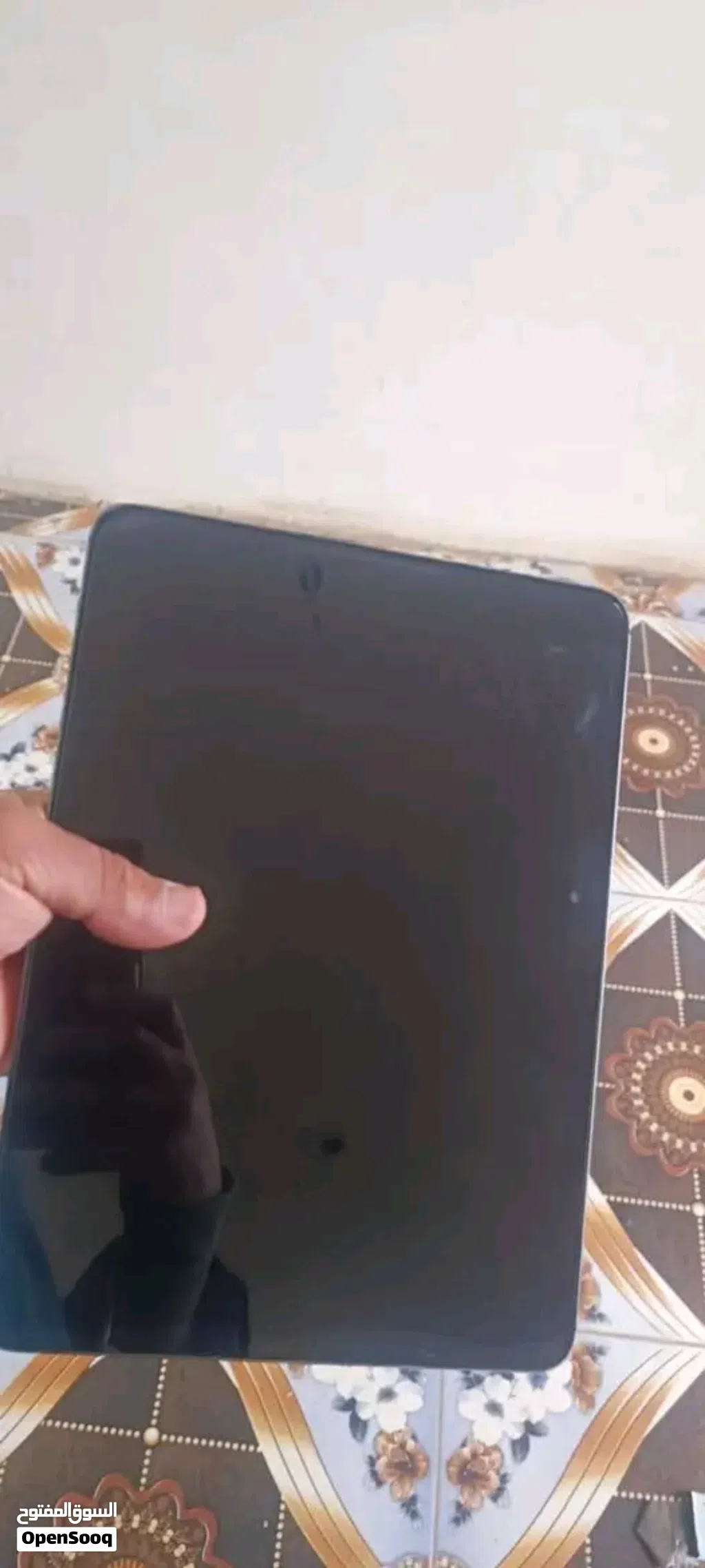 ايباد برو مساحه 512 11 انش معاها شاحن والكرتونه بحاله جيده واداء في ببجي جبار