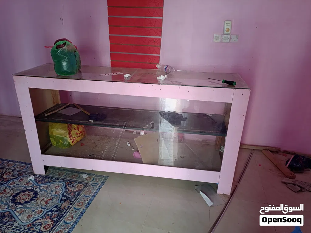 طاوله بقاله تصلح برضه لاصحاب البوفيات والشبس السعر 45الف يمني عرطه