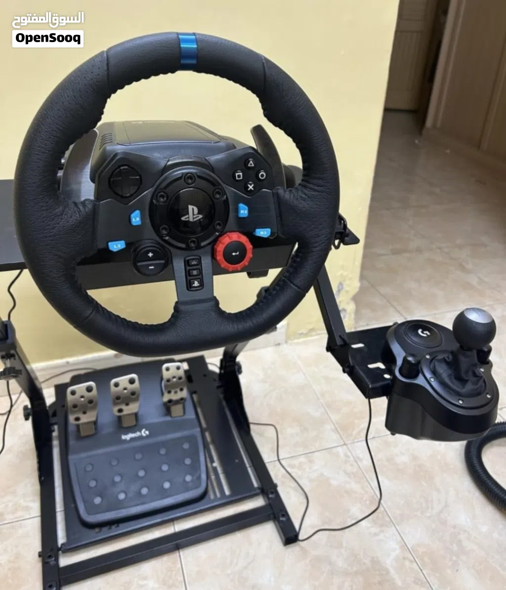 Logitech G29 للبيع مع القير والقاعدة – شبه جديد