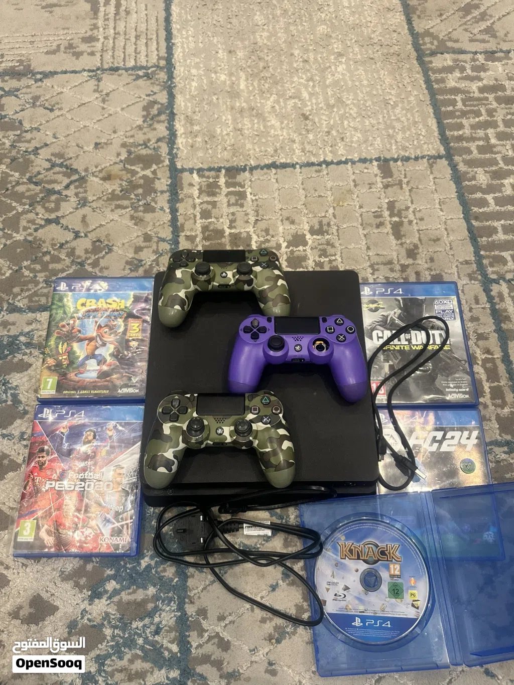 بلايستيشن 4 ب64 ريال فقط مع 5 اشرطه