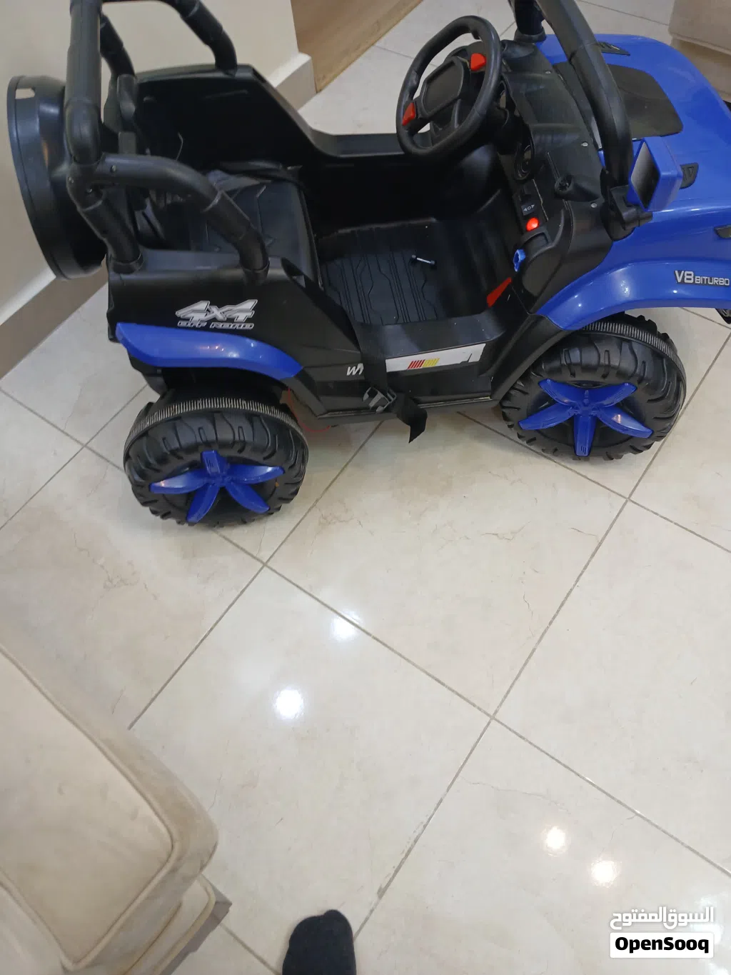 سيارة اطفال