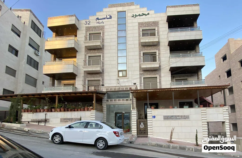شقة فاخرة ومميزة للبيع من المالك مباشرة في أرقى وأهدأ مناطق شفا بدران بكامل الخدمات / في ام حجير َََ