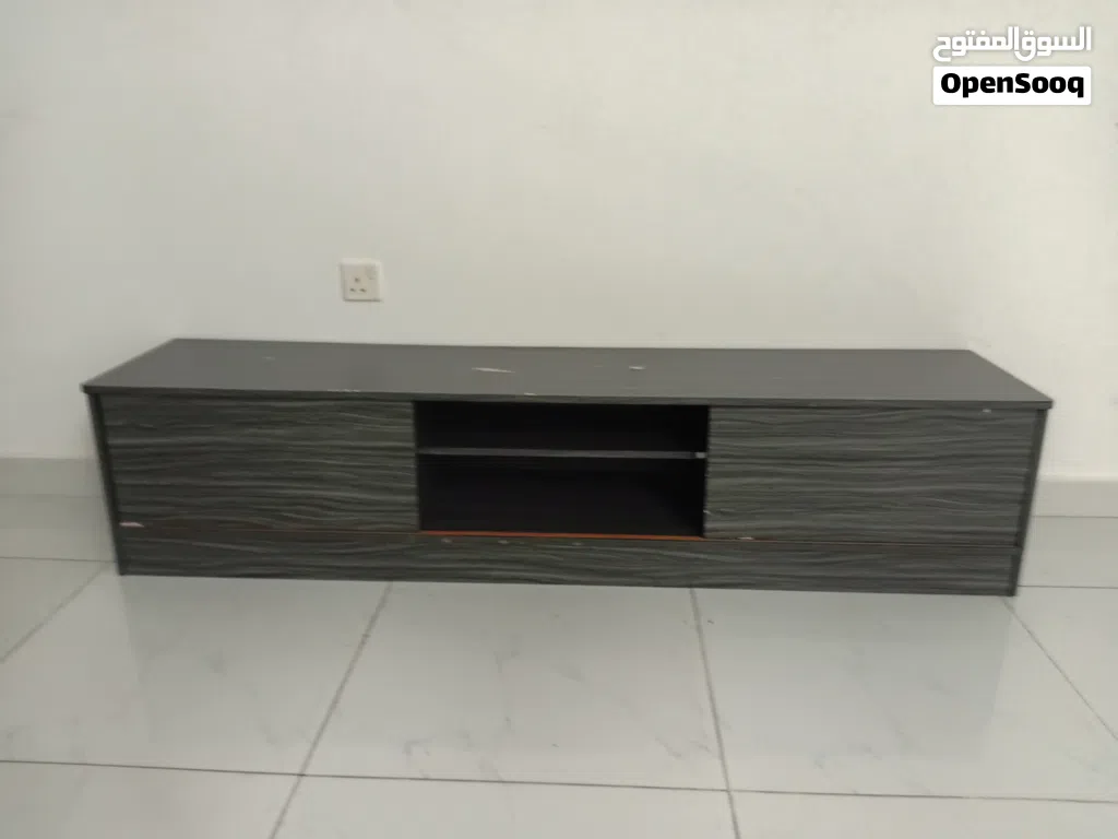 grey TV table stand moving storage and shelves طاولة تلفزيون رماديه بتخزين ورف