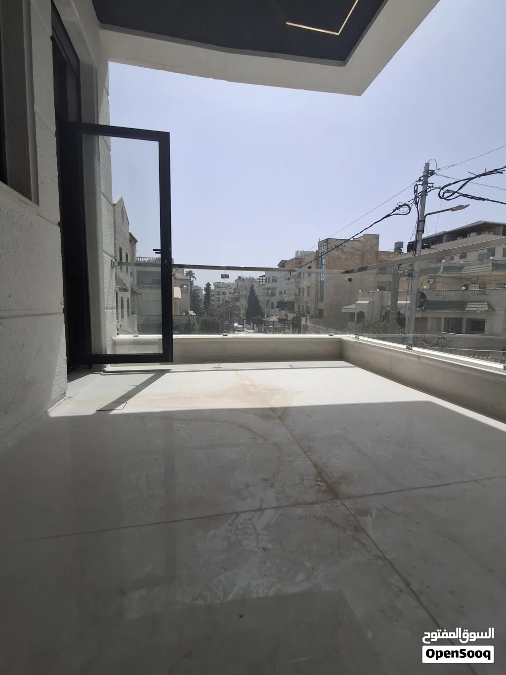 في الرابيه 4نوم 220م مع بلكونه