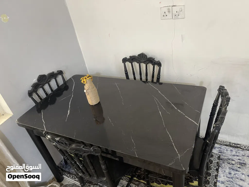 ميز طعام 4 كراسي