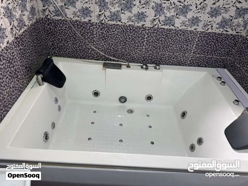 جاكوزي مجوز فاخر للبيع بحالة ممتازه استعمال بسيط