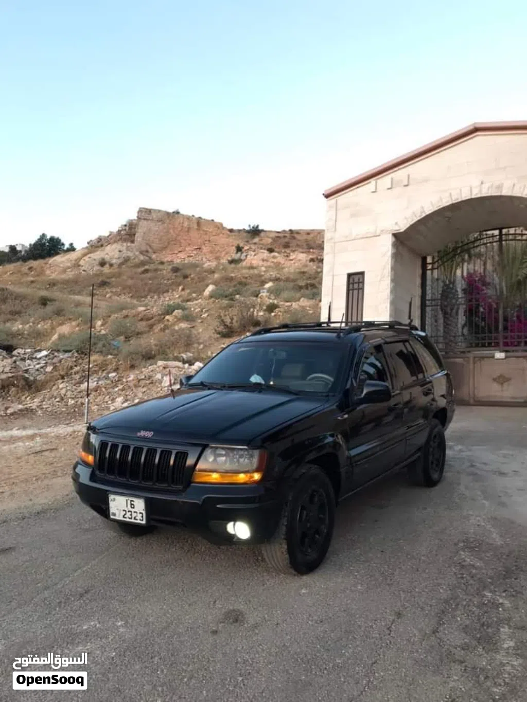جيب جراند شيروكى Laredo