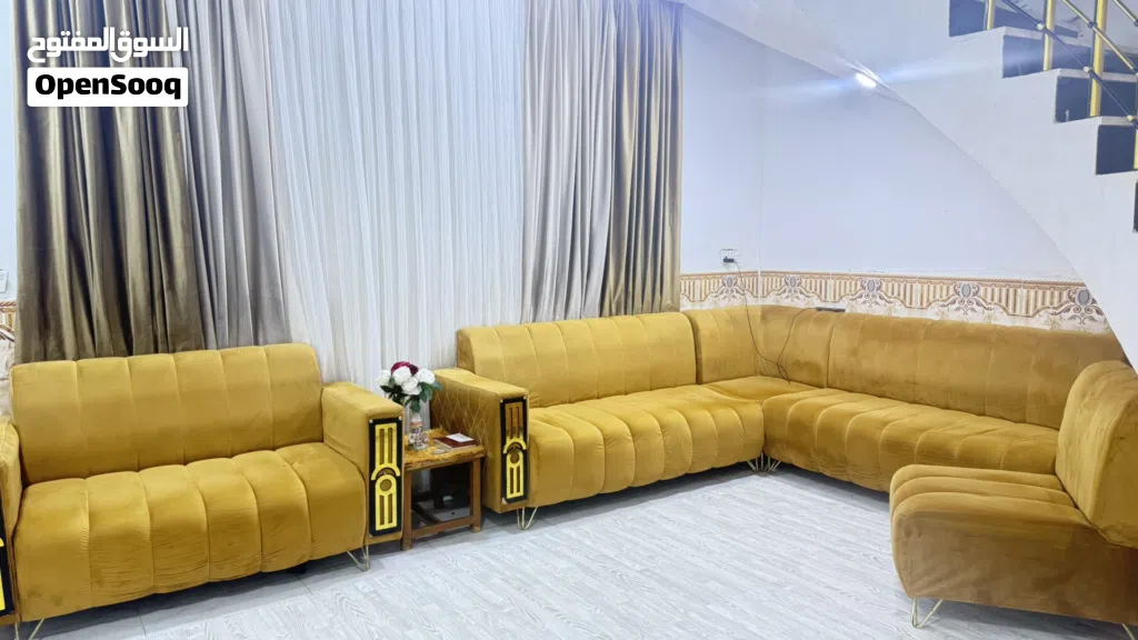 قنفات باللون ذهبي