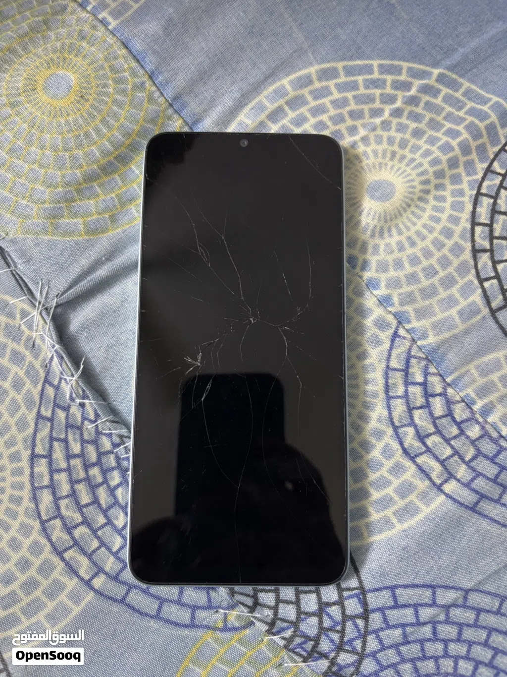 جهازين مستعملات سامسونج A70 و ريد مي 13c سامسونج شغال ما فيه اشي والريد مي شغال شاشته مكسوره